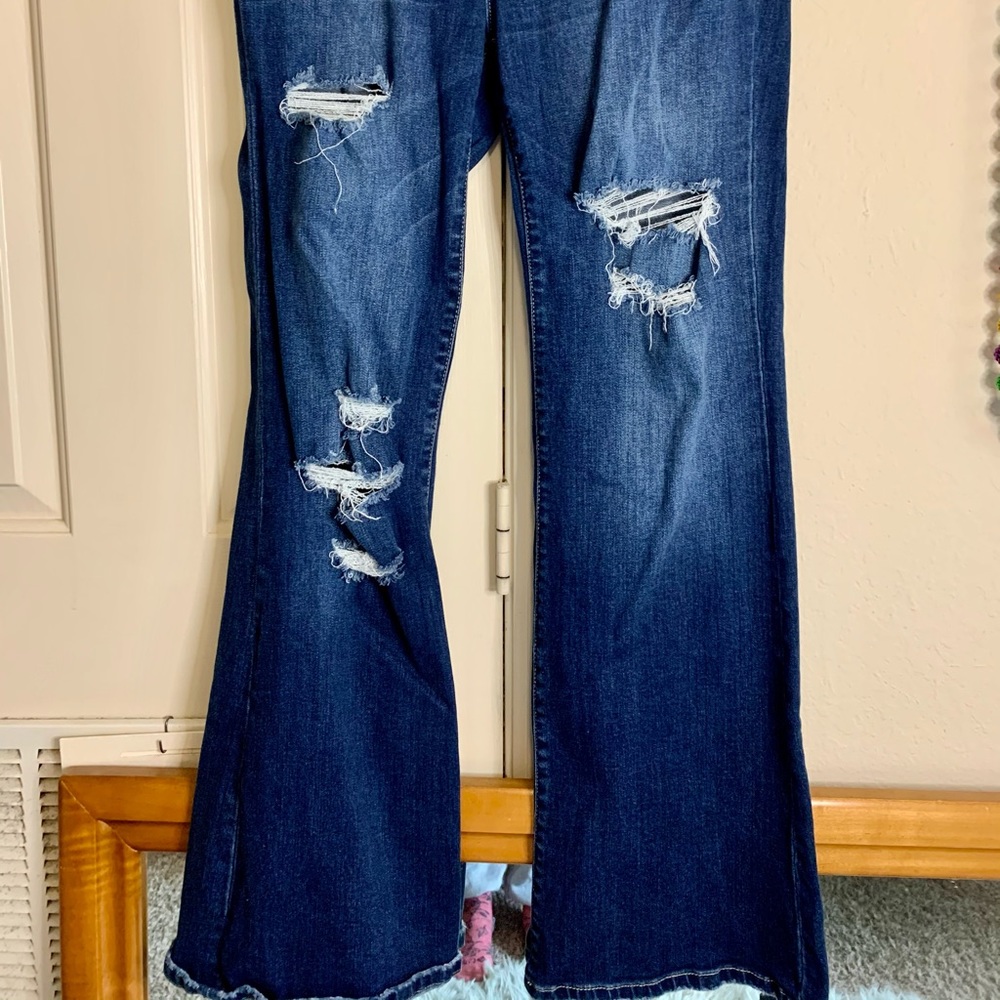 Women’s flared bottom jeans.